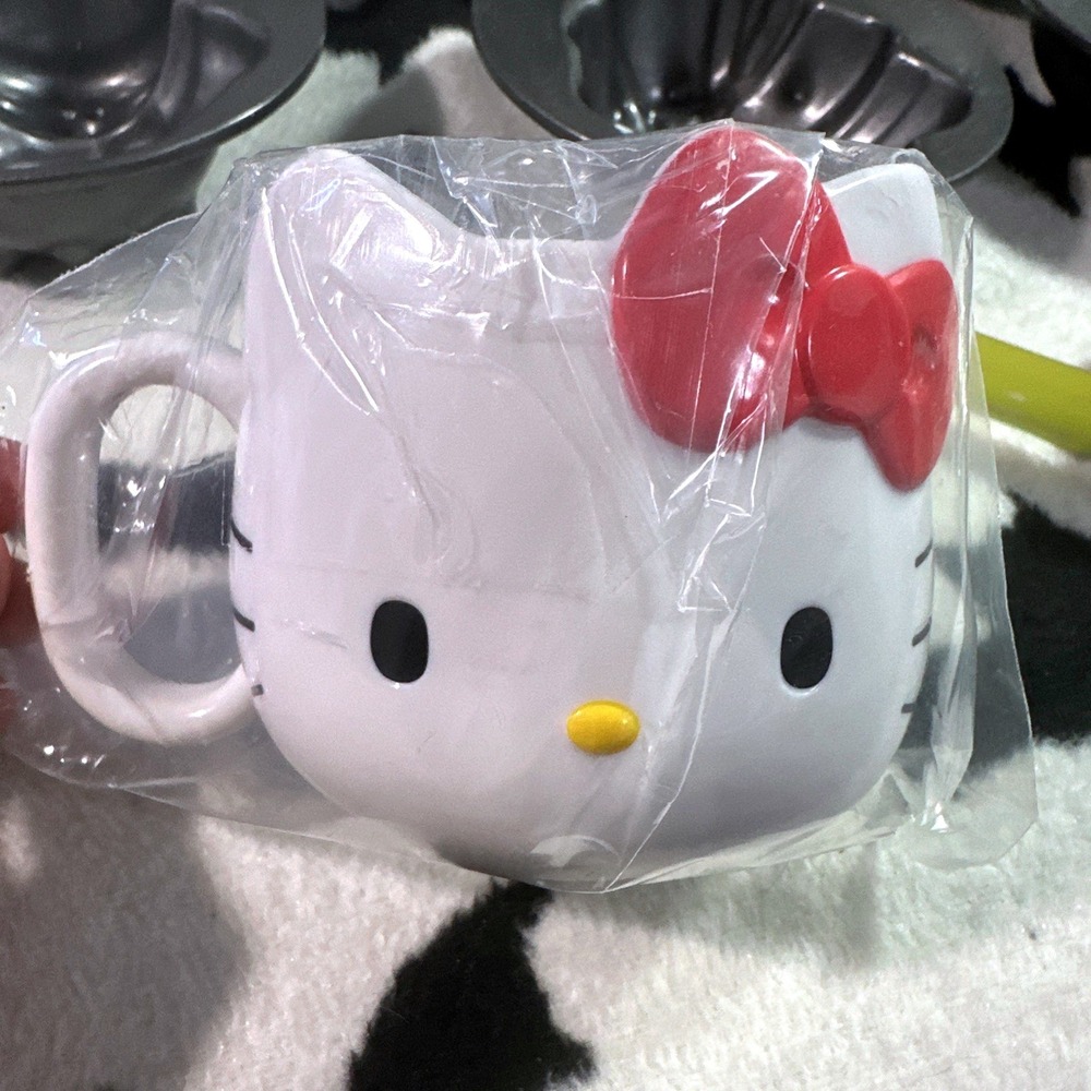 Sanrio Hello Kitty Die-Cut Mug Cup Japan White Red Bow NEW